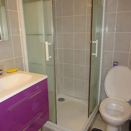 Avec Piscine, Parking Et Proximite Commerces Au Barcares - Fr-1-782-52 Le Barcarès